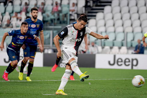 Cristiano Ronaldo converting a penalty-kick chance, in Juventus 4-0 Lecce