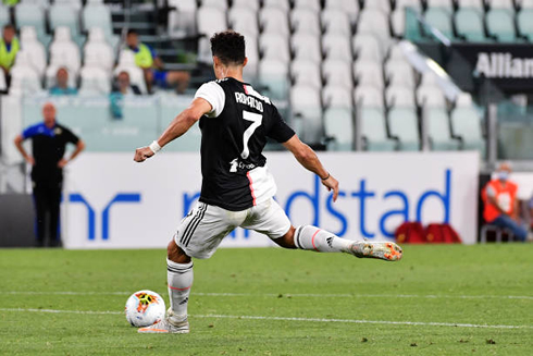 Cristiano Ronaldo striking and scoring for Juventus, in 2-0 win over Sampdoria