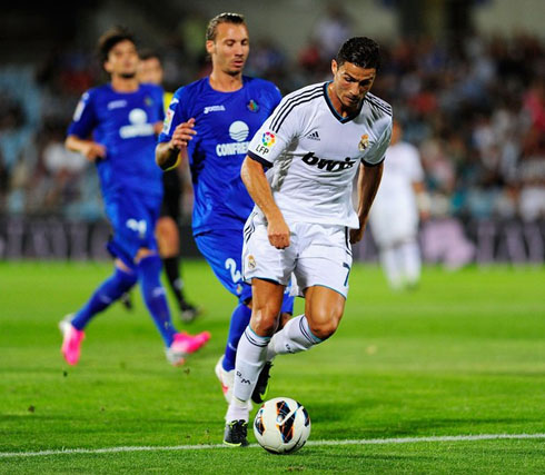 Cristiano Ronaldo starting to sprint in Getafe vs Real Madrid, for La Liga 2012