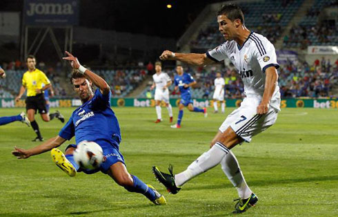 Cristiano Ronaldo lef foot cross, with a defender trying to reach the ball, in La Liga 2012