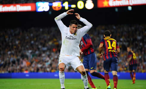 Cristiano Ronaldo reaction after not having earned a penalty-kick in Barcelona vs Real Madrid, La Liga 2013-2014