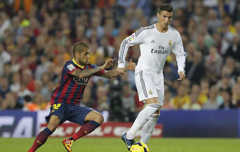 Cristiano Ronaldo and Daniel Alves, in Barça vs Real Madrid