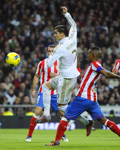 Cristiano Ronaldo anticipating Perea in Real Madrid hosting Atletico Madrid