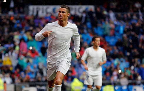 Cristiano Ronaldo scores in the Bernabéu in Real Madrid 2-1 Sporting Gijón