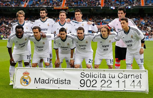 Cristiano Ronaldo and Real Madrid players wearing a jersey with a support message for Iker Casillas, saying Animo Iker