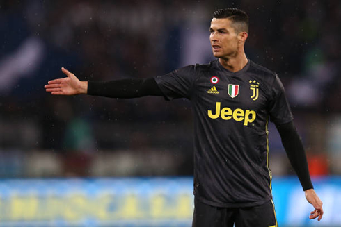 Cristiano Ronaldo wearing Juventus black shirt in a Juventus game in 2019
