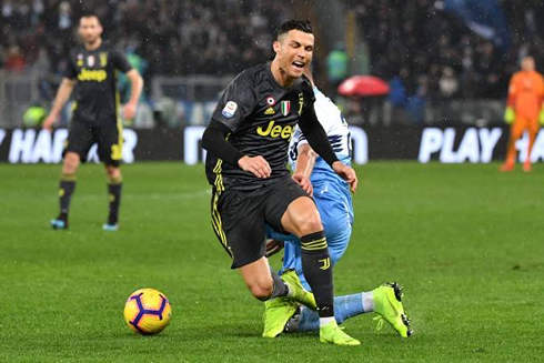 Cristiano Ronaldo getting fouled in a game against Lazio