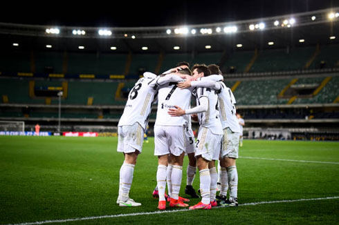 Cristiano Ronaldo hugging his teammates after a Juventus goal