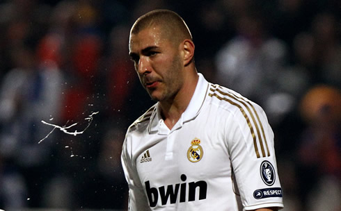 Karim Benzema spitting during a Real Madrid game for the UEFA Champions League in 2012