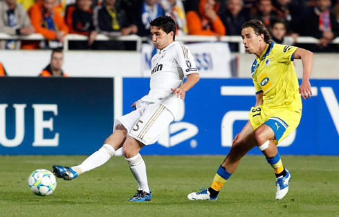 Nuri Sahin making a pass in APOEL vs Real Madrid, in the UEFA Champions League in 2012