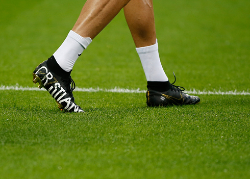 Cristiano Ronaldo wearing his new Nike boots with Juventus, in 2019