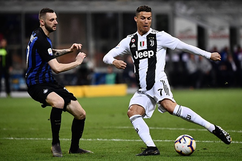 Cristiano Ronaldo scoring Juventus goal against Inter in April of 2019
