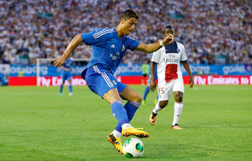 Cristiano Ronaldo stopping his run with a backheel touch, in PSG vs Real Madrid, in 2013-2014
