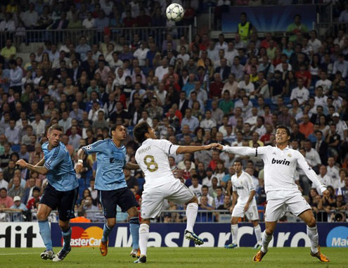 Cristiano Ronaldo and Kaká looking at the same ball in 2011-2012