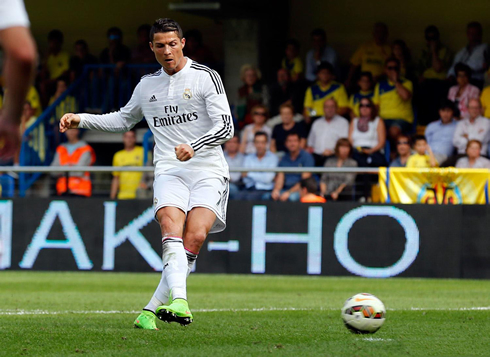 Cristiano Ronaldo scoring Real Madrid's second goal in their visit to Villarreal