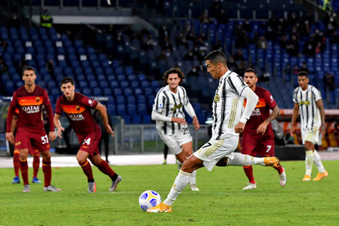 Cristiano Ronaldo converting a penalty-kick in AS Roma 2-2 Juventus
