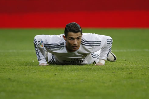 Cristiano Ronaldo doing push-ups