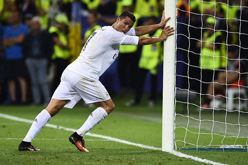 Cristiano Ronaldo stretching his calf by pushing the post