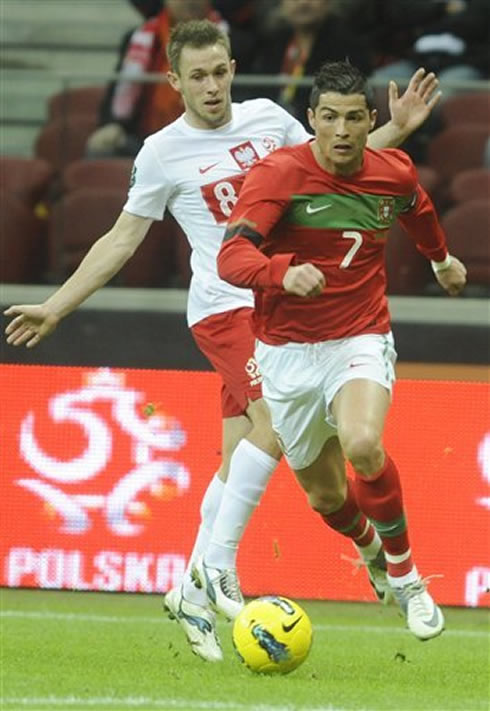 Cristiano Ronaldo sprinting with the ball on his feet, in Poland 0-0 Portugal
