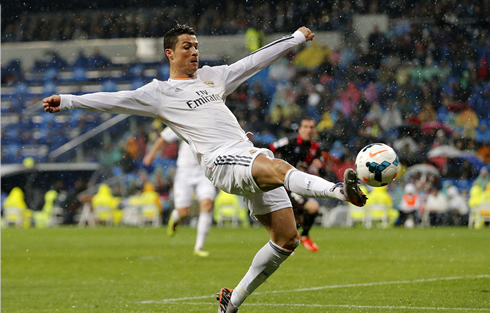 Cristiano Ronaldo stretching his leg to make contact with the ball, in Real Madrid vs Rayo Vallecano