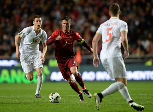 Cristiano Ronaldo running away from Nemanja Matic, in Portugal 2-1 Serbia