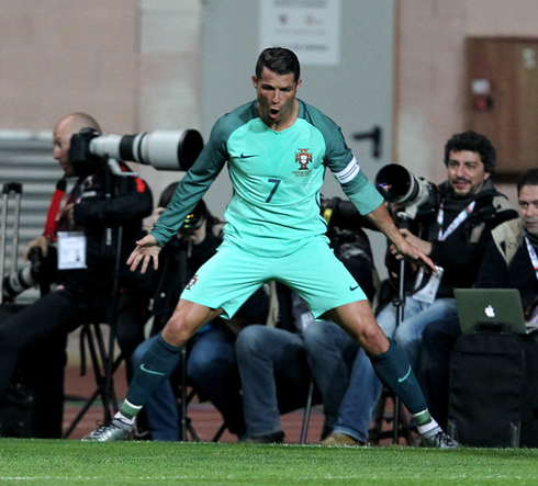 Cristiano Ronaldo celebrates his goal in Portugal 2-1 Belgium, in Leiria
