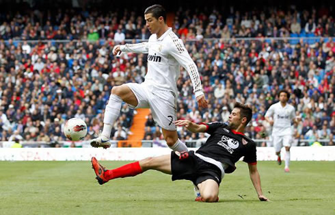Cristiano Ronaldo jumps over a defender in Real Madrid 3-0 Sevilla, in 2012