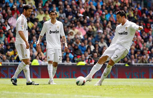 Cristiano Ronaldo close range free-kick in Real Madrid vs Sevilla, for La Liga in 2012