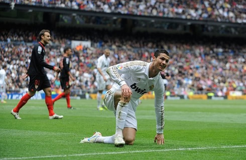 Cristiano Ronaldo getting up in Real Madrid vs Sevilla in 2012