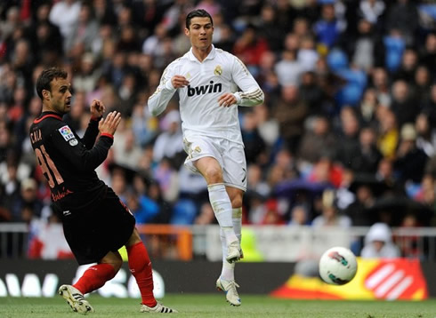 Cristiano Ronaldo goal in Real Madrid 3-0 Sevilla, in La Liga 2012
