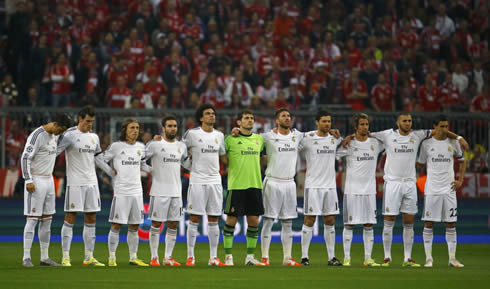 Real Madrid players respecting one minute of silence in the Allianz Arena