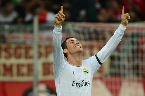 Cristiano Ronaldo raising his two fingers to the sky in Munich, as Real Madrid qualifies to the Champions League final
