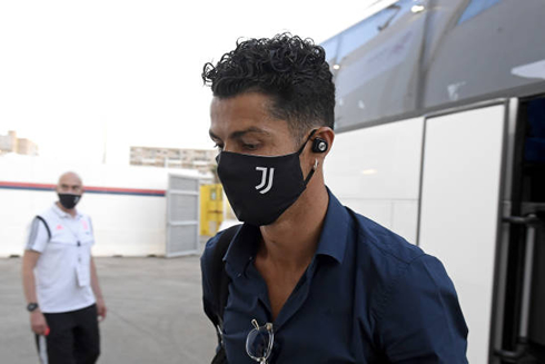 Cristiano Ronaldo wearing a Juventus COVID-19 protection mask