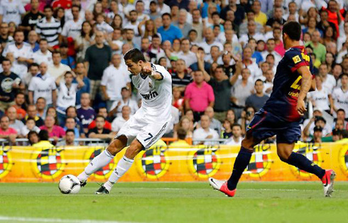 Cristiano Ronaldo goal vs Barcelona, in the Spanish Supercup 2nd leg played at the Santiago Bernabéu, in 2012