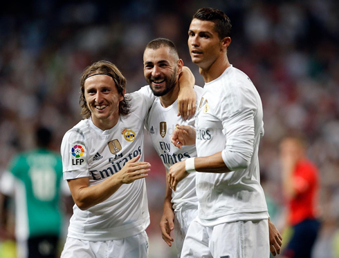Cristiano Ronaldo next to Benzema and Luka Modric in Real Madrid 5-0 Betis