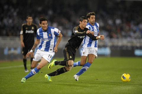 Cristiano Ronaldo runs away from Real Sociedad defenders