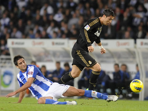 Cristiano Ronaldo gets past a defender against Real Sociedad, in La Liga
