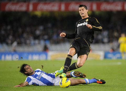 Cristiano Ronaldo suffering a harsh tackle from behind in La Liga 2011/12