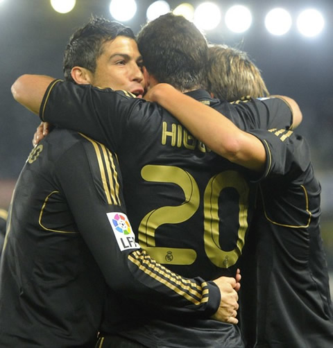 Cristiano Ronaldo hugs Gonzalo Higuaín and Fábio Coentrão when celebrating the goal against Real Sociedad, in the Spanish League 2011-2012