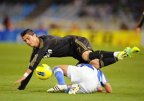 Cristiano Ronaldo falling over a Real Sociedad defender