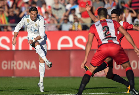 Cristiano Ronaldo tries to score against Girona in La Liga 2017