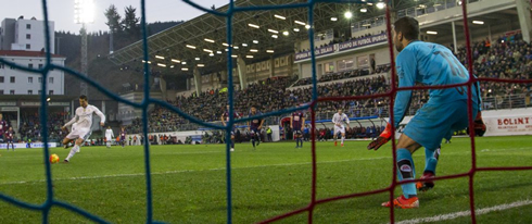 Cristiano Ronaldo scoring a penalty, from a behind the goal perspective