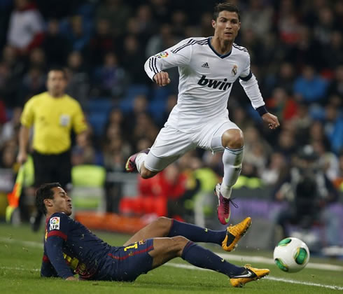 Cristiano Ronaldo sprinting and jumping over Thiago Alcântara, in Real Madrid 1-1 Barcelona, for the Copa del Rey 2012-2013