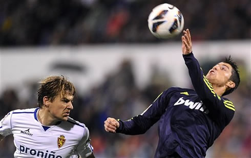 Cristiano Ronaldo awkward position to head the ball, in Zaragoza 1-1 Real Madrid, for La Liga 2013