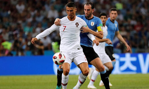 Cristiano Ronaldo marked by Diego Godín in Uruguay vs Portugal in 2018