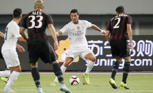 Cristiano Ronaldo showing off his skills in Real Madrid 0-0 AC Milan