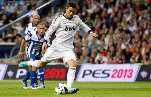 Cristiano Ronaldo scoring from a penalty-kick, in Real Madrid vs Deportivo, in La Liga 2012-2013