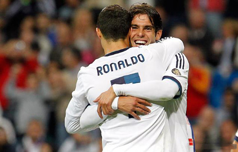 Cristiano Ronaldo hugging Ricardo Kaká, in Real Madrid 5-1 Deportivo, in 2012-2013
