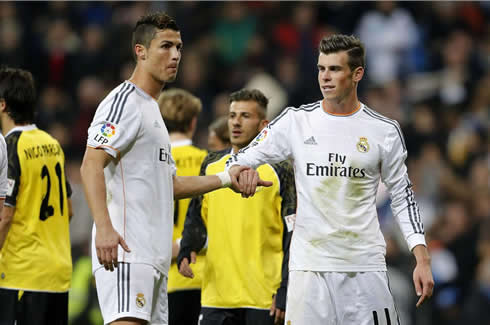 Cristiano Ronaldo giving his hand to Gareth Bale, in Real Madrid 2013-2014