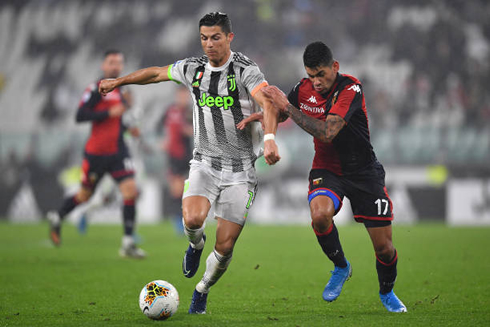 Cristiano Ronaldo in action in Juventus vs Genoa in 2019